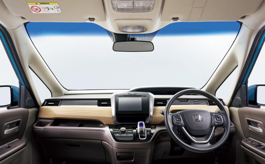 Торпедо Honda Freed Hybrid 2016 года  (фото 10 из 16)